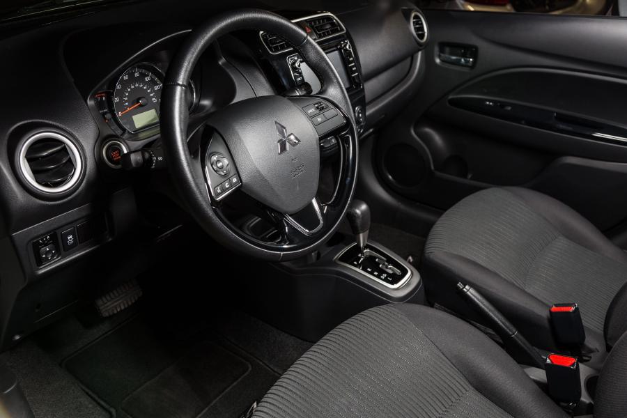 Интерьер Mitsubishi Mirage G4 2016 года  (NA) (фото 33 из 39)